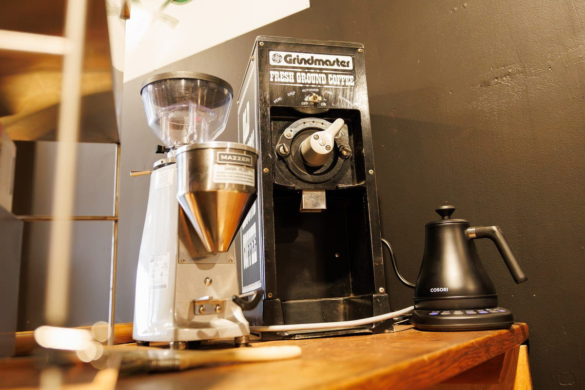 Grinders and a kettle on the bar at The House